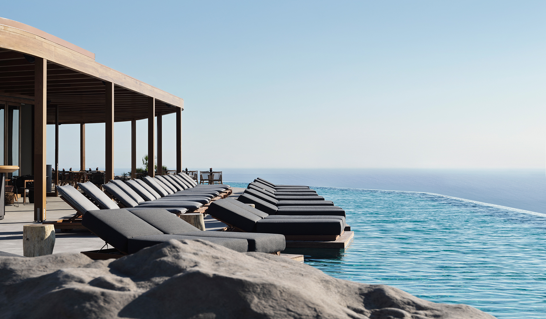 Top Boutique Luxury Hotels in Santorini: Which are the best?